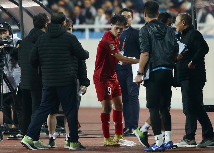 Lý do cầu thủ Văn Toàn bị truất quyền thi đấu trận gặp Malaysia-2