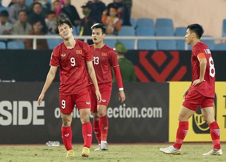 Lý do cầu thủ Văn Toàn bị truất quyền thi đấu trận gặp Malaysia-1