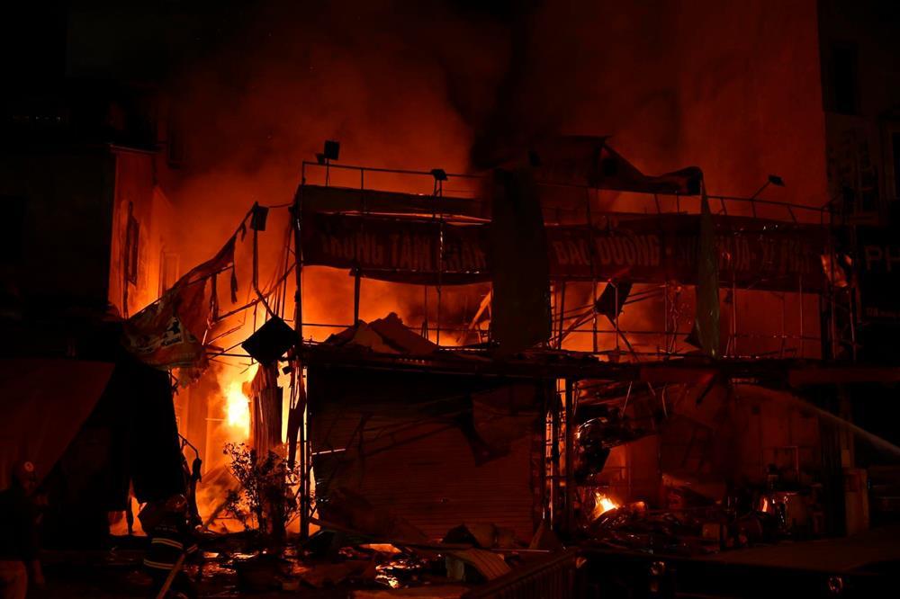 Clip: Vụ nổ chấn động ở tiệm sửa xe, nhiều chung cư rung chuyển-2