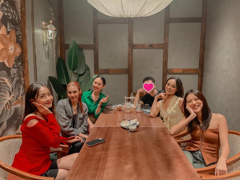 Bất ngờ nhan sắc Lan Khuê giữa dàn mỹ nhân trẻ đẹp-1