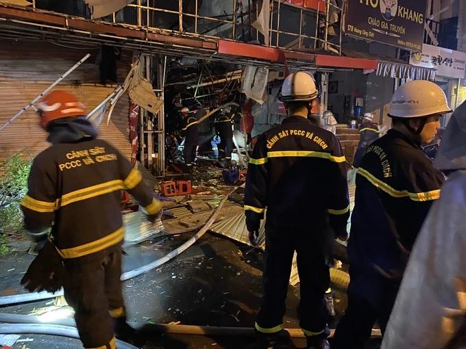 Vì sao có tiếng nổ lớn khi cháy tiệm sửa xe ở Hà Nội?-2