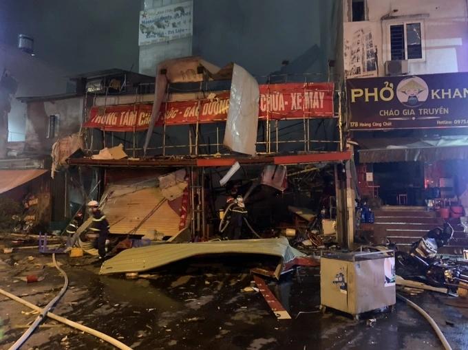 Vì sao có tiếng nổ lớn khi cháy tiệm sửa xe ở Hà Nội?-3