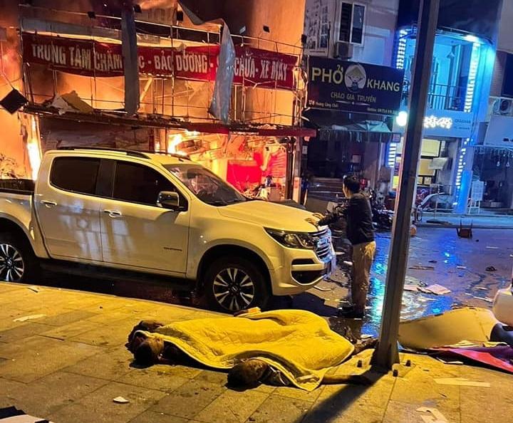 Vì sao có tiếng nổ lớn khi cháy tiệm sửa xe ở Hà Nội?-4