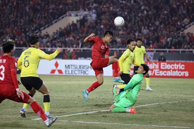 CĐV Đông Nam Á tranh cãi nảy lửa về pha bóng Đoàn Văn Hậu-1