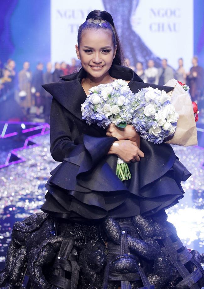 Ngọc Châu bị kể quá khứ sau khi lên đường thi Miss Universe-3