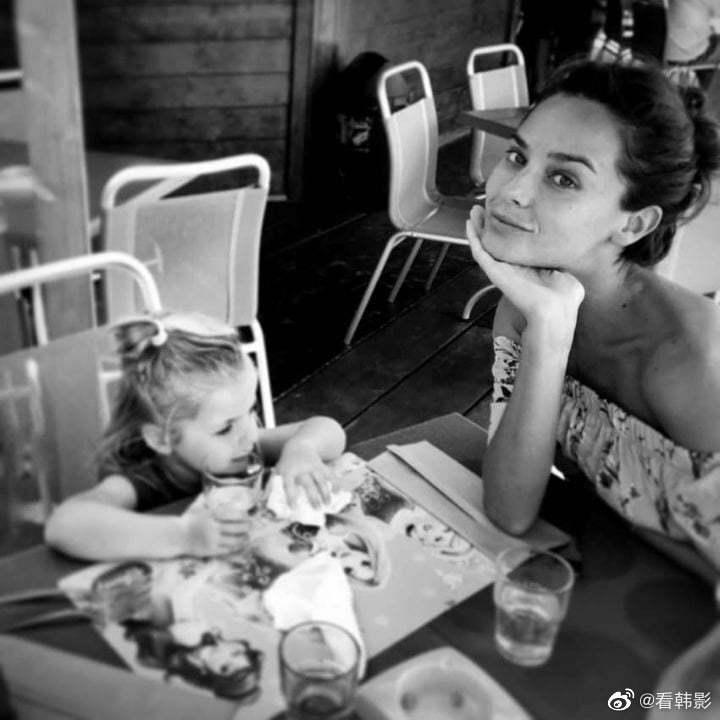 Lộ diện con gái riêng của tình mới Song Joong Ki-4