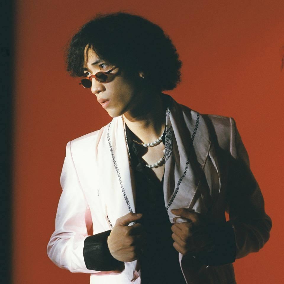 Học trò Binz được chục vệ sĩ tháp tùng dù xung quanh vắng lặng?-2