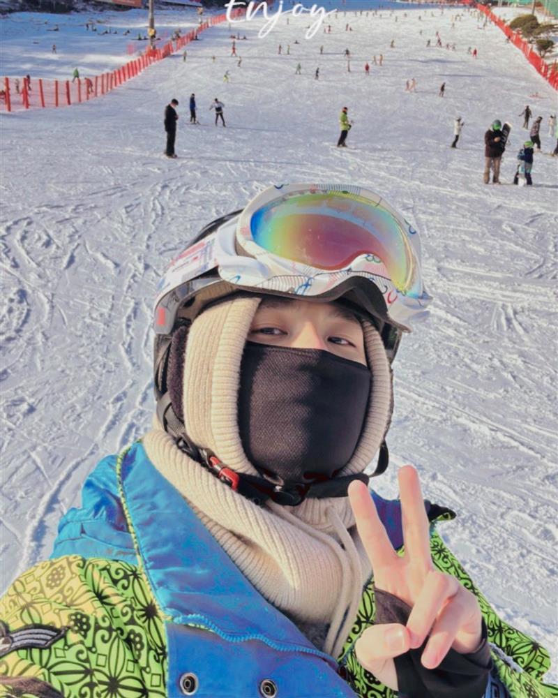 Hiền Hồ - Trịnh Thăng Bình trượt tuyết cùng nơi, cùng thời điểm-3