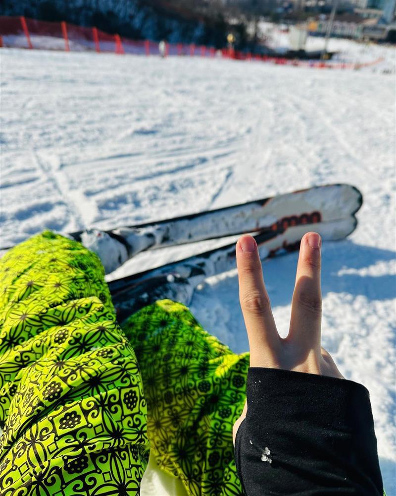 Hiền Hồ - Trịnh Thăng Bình trượt tuyết cùng nơi, cùng thời điểm-5