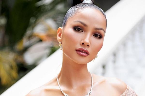 Xôn xao ảnh HHen Niê gặp gỡ gia đình bạn trai tin đồn-11