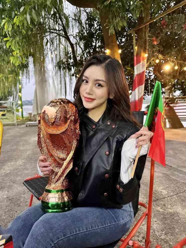 Danh tính không vừa gái đẹp gây bão sân Mỹ Đình trận gặp Malaysia-3