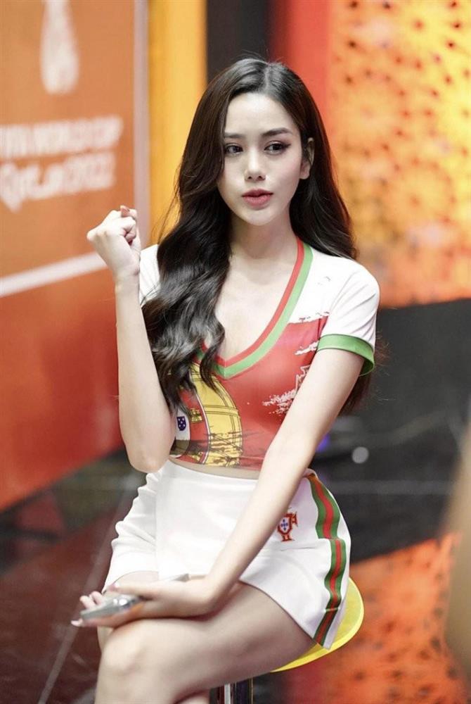 Danh tính không vừa gái đẹp gây bão sân Mỹ Đình trận gặp Malaysia-4
