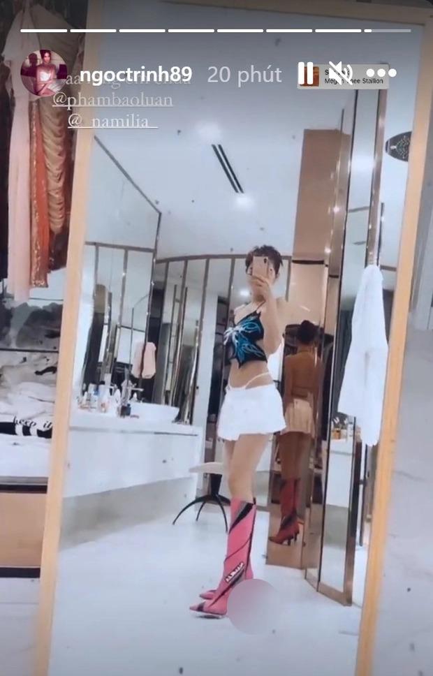 Ngọc Trinh bị chỉ trích vì đi giày có hình thô tục với trang phục công sở-5