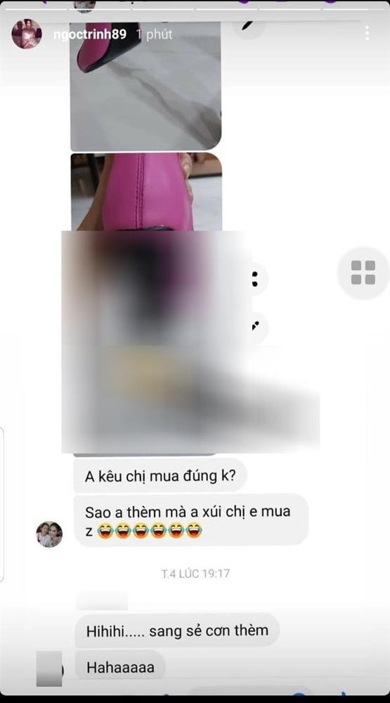 Ngọc Trinh bị chỉ trích vì đi giày có hình thô tục với trang phục công sở-6