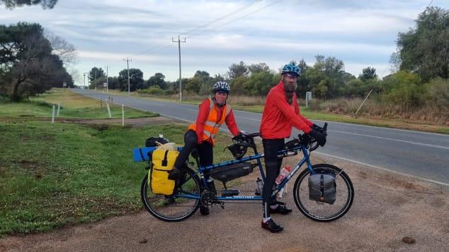 Cặp vợ chồng du lịch vòng quanh thế giới bằng xe đạp-2