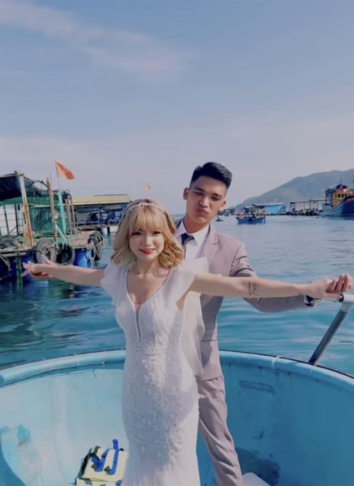 Vợ Mạc Văn Khoa dự định trùng tu vì vòng 1 khiêm tốn-8