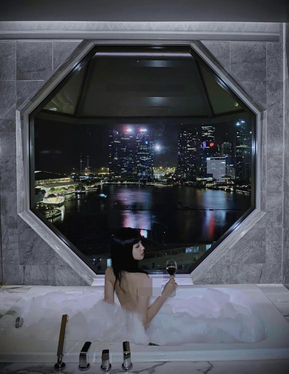 Tâm Tít đăng ảnh tắm bồn khét lẹt, phát sốt ngoại hình mẹ 2 con-1