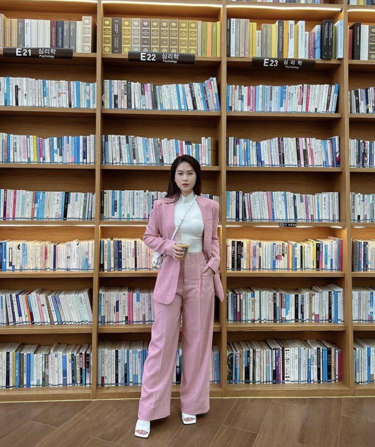 Hồng barbiecore là sắc màu thống trị làng mốt 2022-4