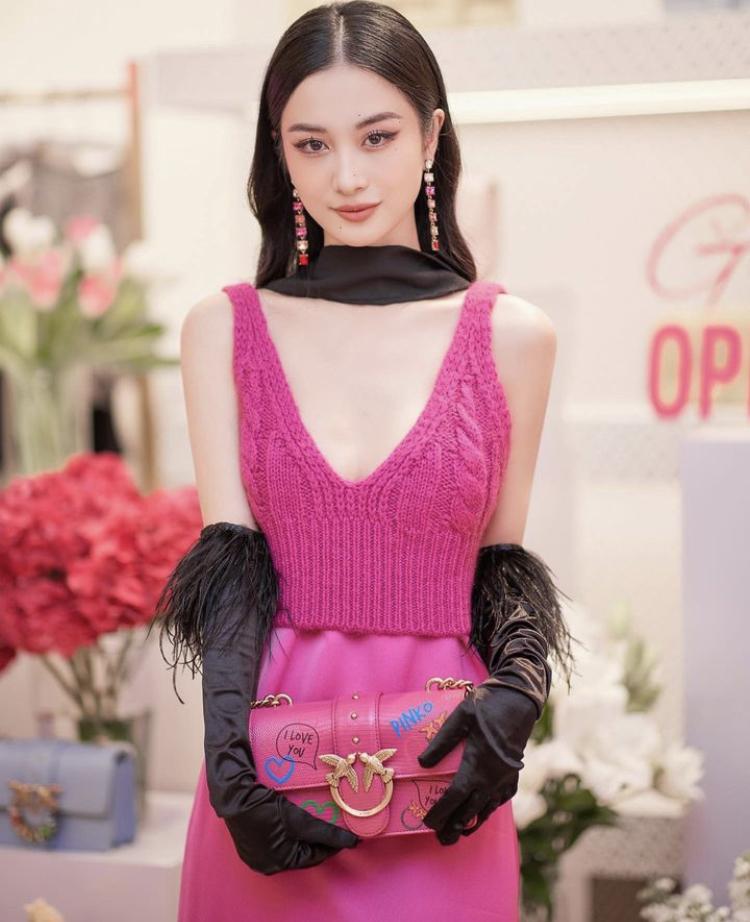 Hồng barbiecore là sắc màu thống trị làng mốt 2022-7