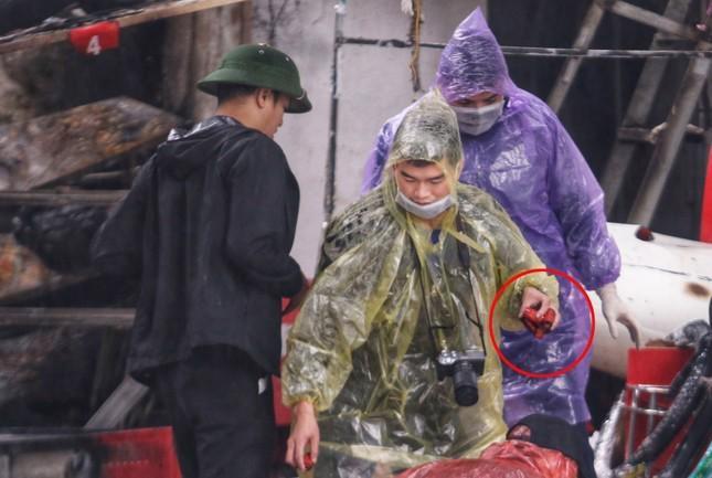 Tình tiết bất ngờ vụ cháy nổ trong tiệm sửa xe ở Hà Nội-1