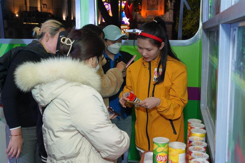 Giới trẻ hào hứng trải nghiệm check-in ‘đi hết Việt Nam’ trong 15 giây-3