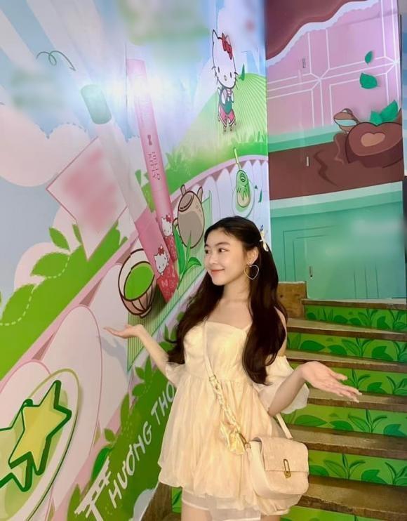 Con gái Quyền Linh mặt mộc đọ sắc với ảnh quảng cáo chính mình-1