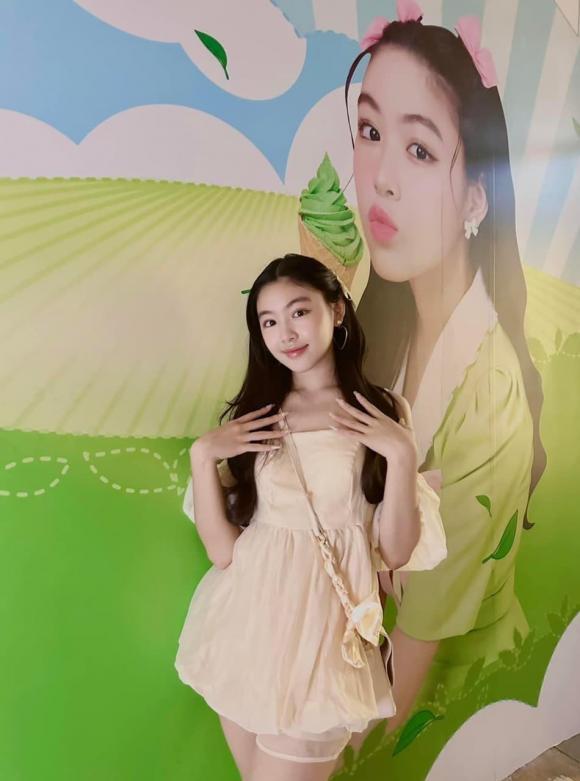 Con gái Quyền Linh mặt mộc đọ sắc với ảnh quảng cáo chính mình-5