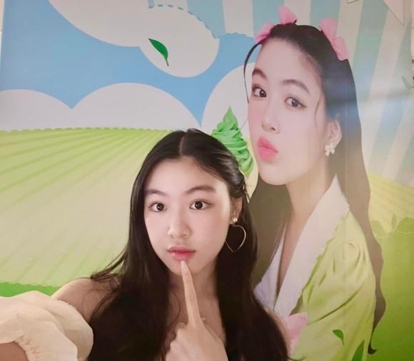 Con gái Quyền Linh mặt mộc đọ sắc với ảnh quảng cáo chính mình-6