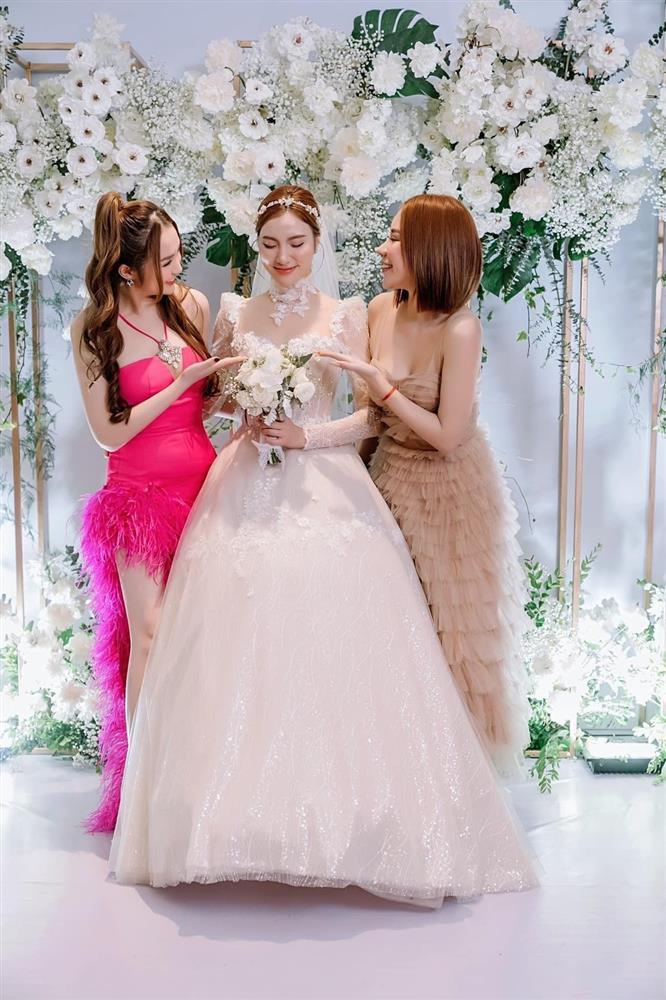 Hương Baby và Huyền Baby có mặc lố trong đám cưới Hạnh Sino?-6