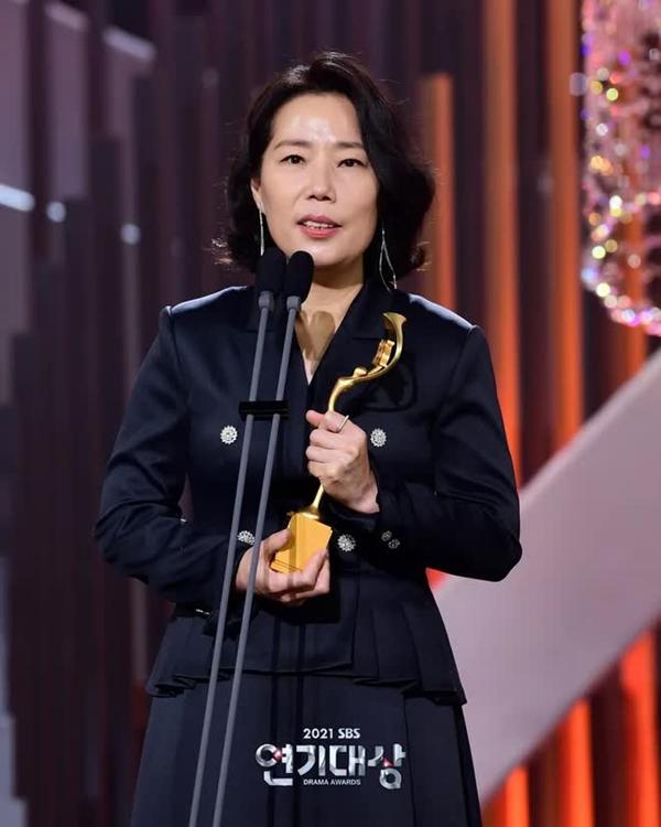 Nhan sắc thật của sao nữ Hoàn Hồn: Toàn thủ vai xấu, ngoài đời cực ngầu-5