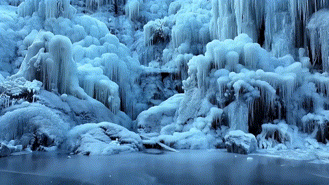 Vẻ đẹp kỳ vĩ của thác nước đóng băng trắng xoá, hút triệu du khách-1