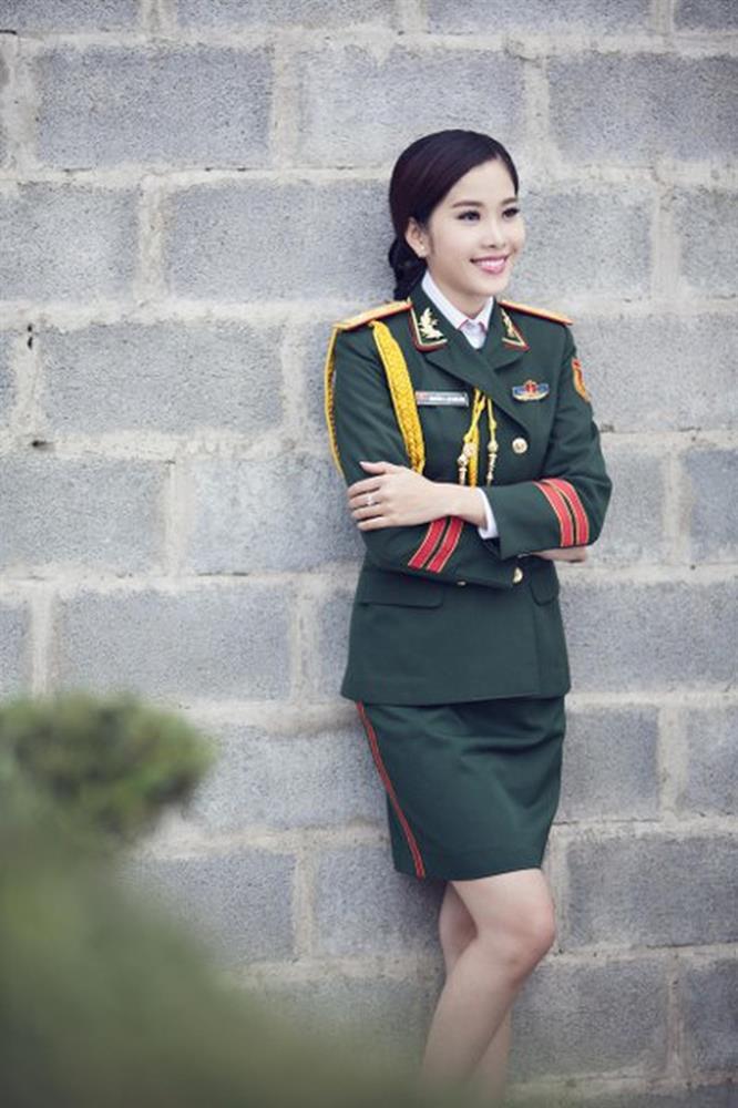 Miss Grand Thiên Ân siêu đáng yêu với quân phục ở Sao Nhập Ngũ-7
