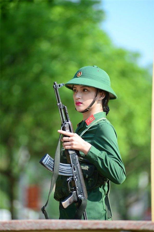 Miss Grand Thiên Ân siêu đáng yêu với quân phục ở Sao Nhập Ngũ-9