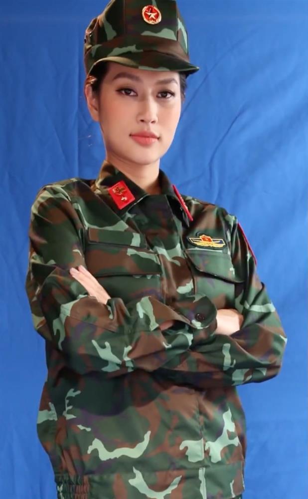 Miss Grand Thiên Ân siêu đáng yêu với quân phục ở Sao Nhập Ngũ-3