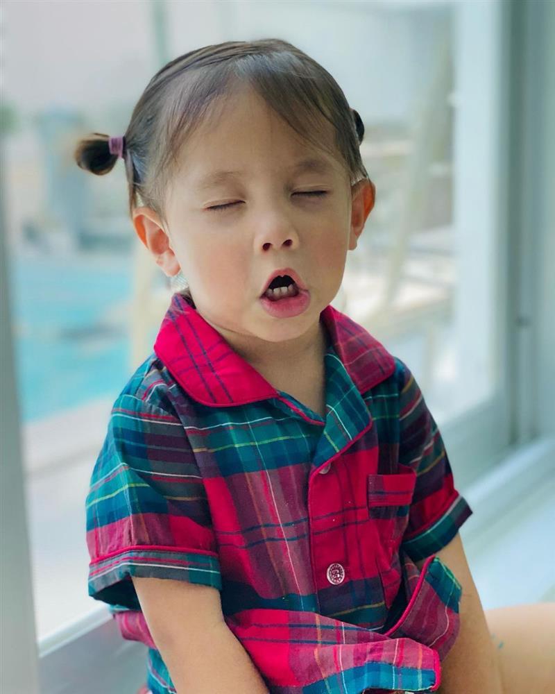 Con gái Hà Hồ chỉ thay đổi 1 điểm mà đáng yêu bội phần-3