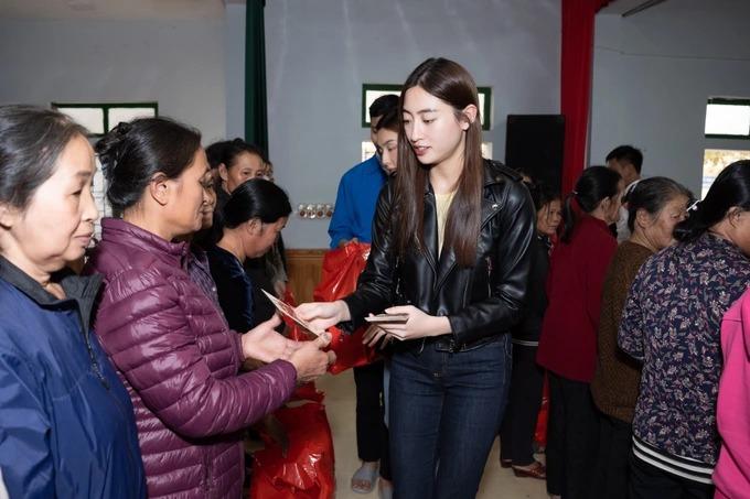 Thùy Tiên và loạt Hoa hậu lộ nhan sắc thật khi cùng đi từ thiện-5
