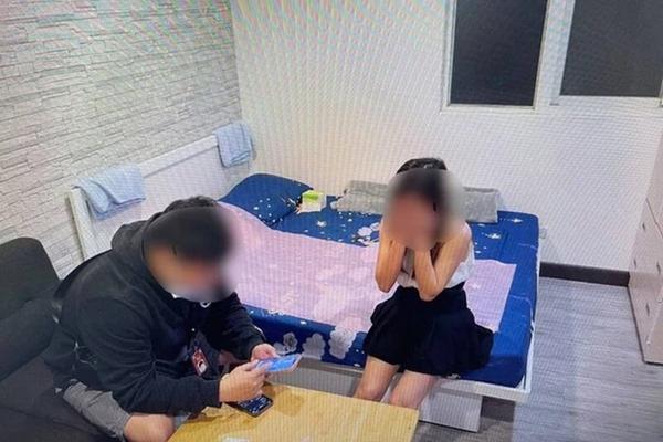 Nữ sinh 2000 cầm đầu đường dây mại dâm trong lúc chờ tốt nghiệp-2