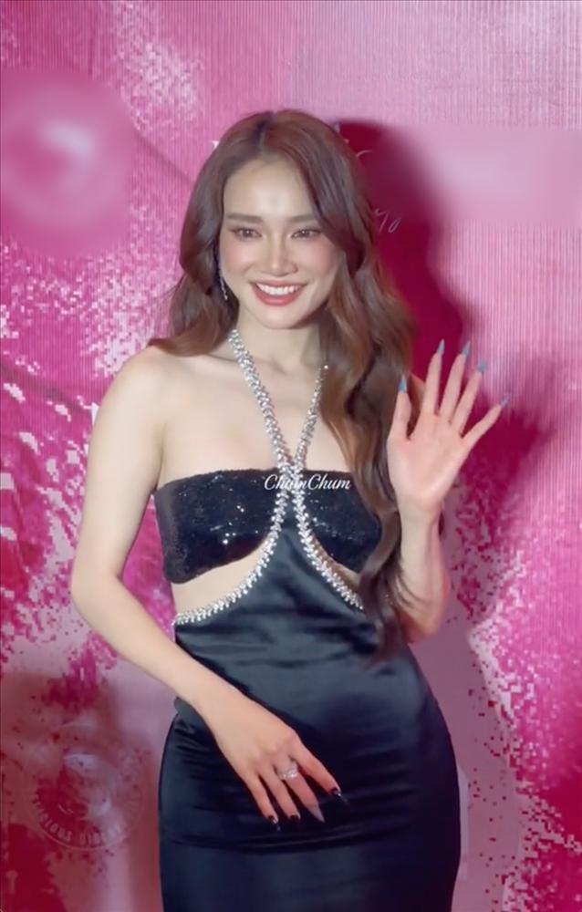 Nhã Phương tự tin mặc hở, cam thường không còn gầy rộc-2