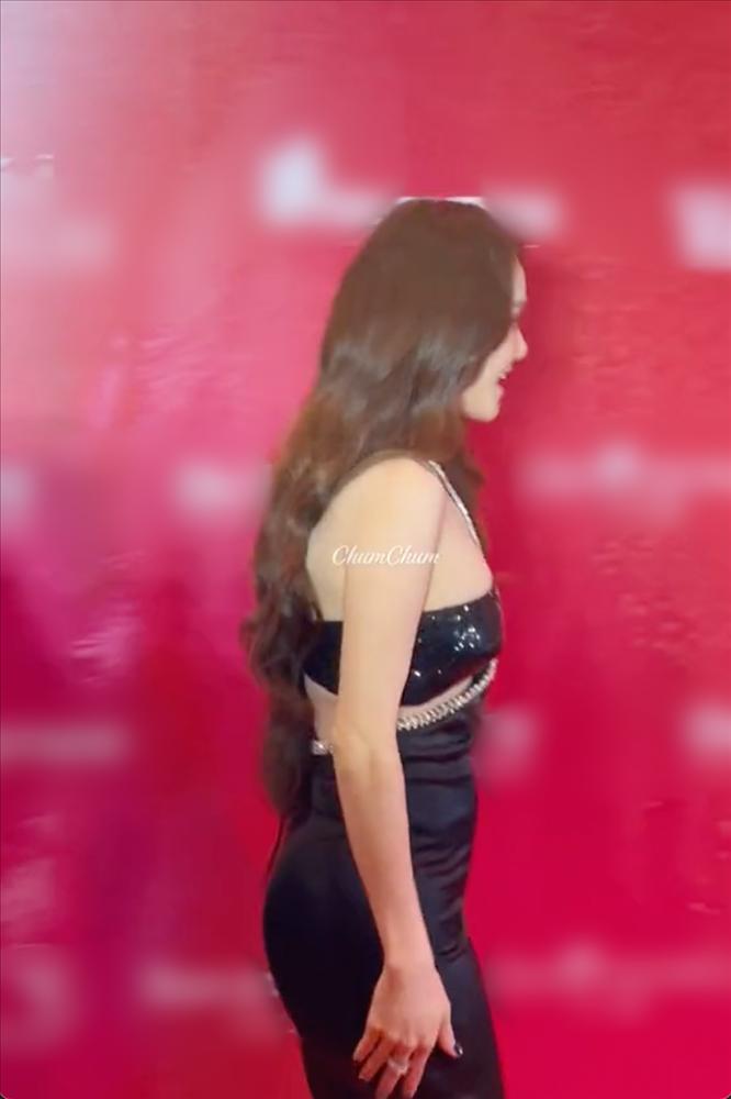 Nhã Phương tự tin mặc hở, cam thường không còn gầy rộc-3