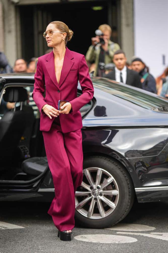 Sắc màu xu hướng năm 2023: đỏ tía Viva Magenta-4