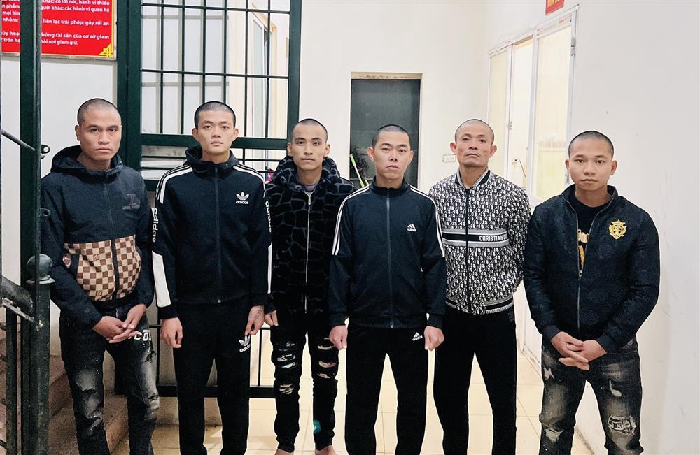 Vì 1 nữ nhân viên karaoke, hàng chục thanh niên lao vào hỗn chiến-1