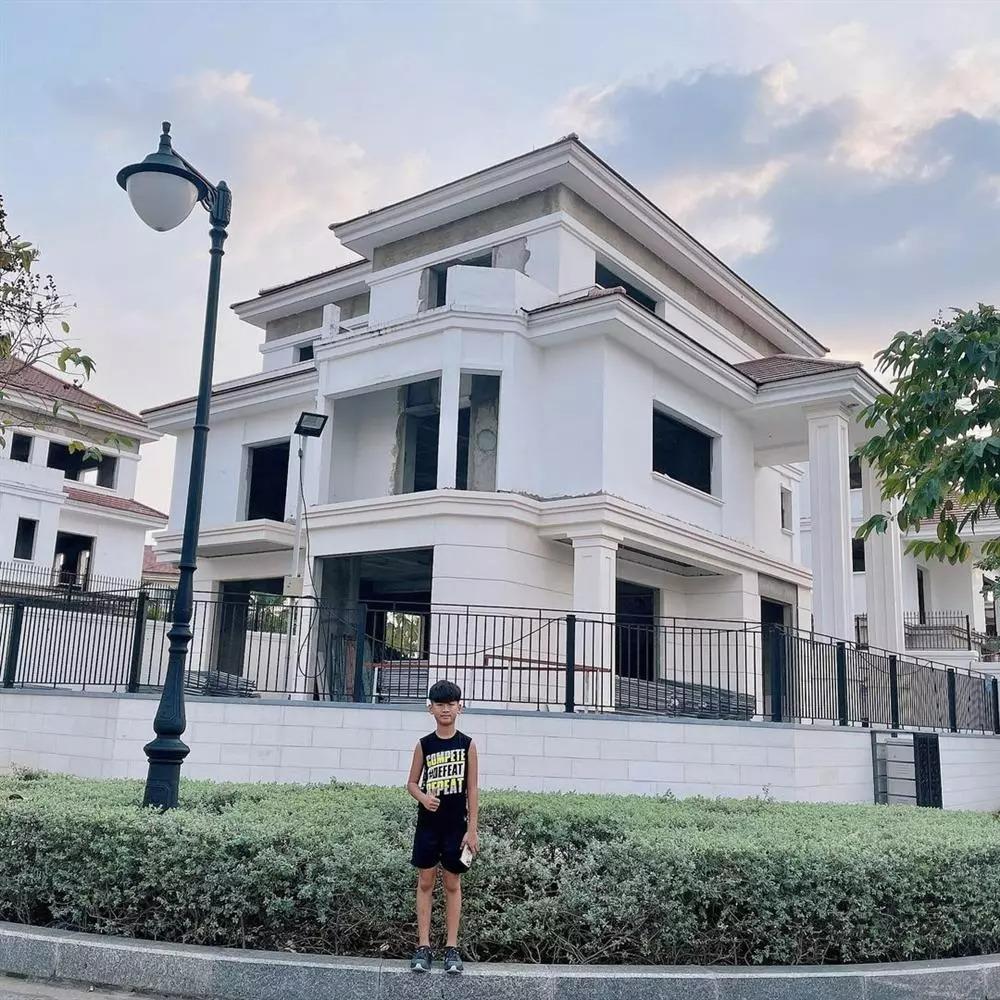 Choáng ngợp biệt thự mới của chồng cũ Lệ Quyên khi hoàn thiện-6