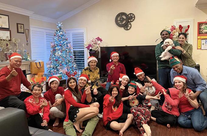 Hoa hậu Jennifer Phạm khoe ảnh cưới của em gái-5