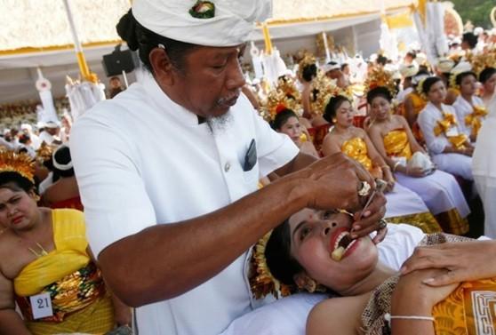 Những phong tục đám cưới kỳ lạ nhất hành tinh-1