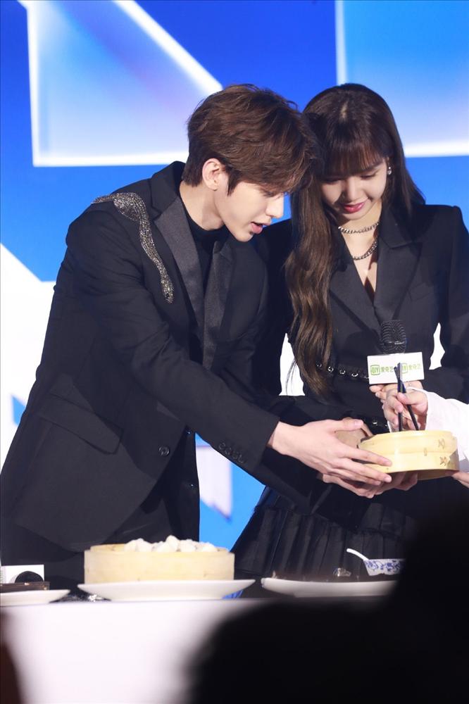 Lisa (BLACKPINK) bị tung tin đồn hẹn hò Thái Từ Khôn?-4