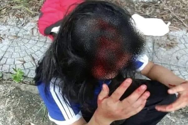 Xôn xao clip nữ sinh bắt bạn quỳ, tát liên tiếp 7 cái vào mặt-3