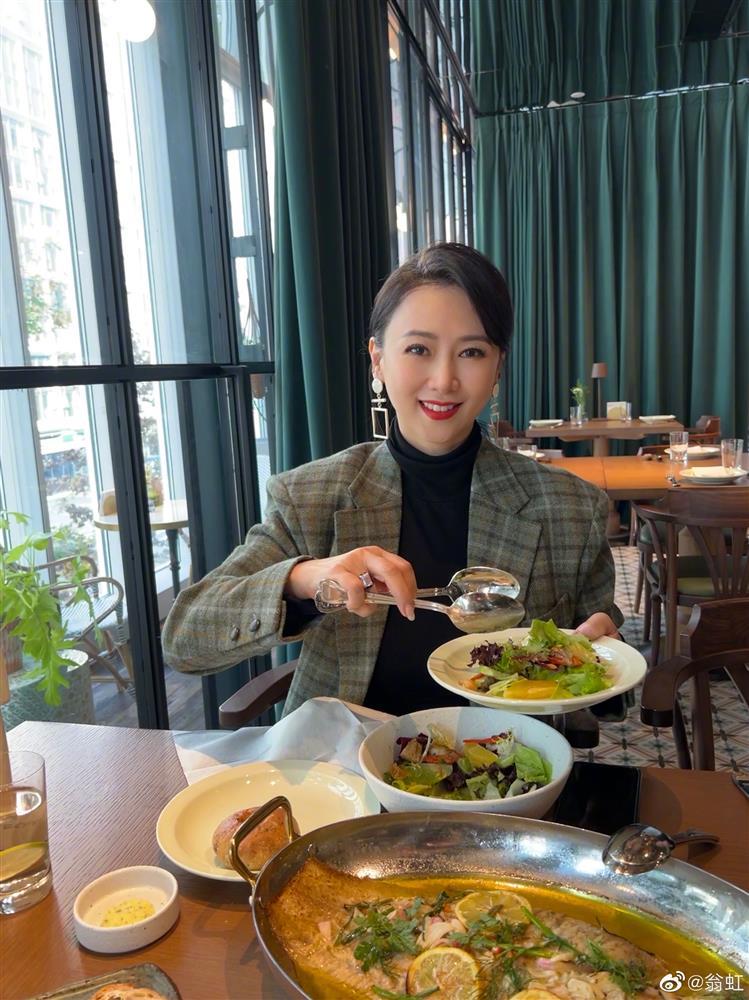 Ôn Bích Hà và Ông Hồng chụp chung: Số phận Đát Kỷ ra sao?-8