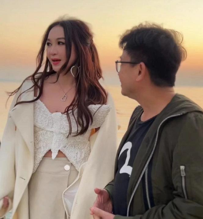 Ôn Bích Hà và Ông Hồng chụp chung: Số phận Đát Kỷ ra sao?-3