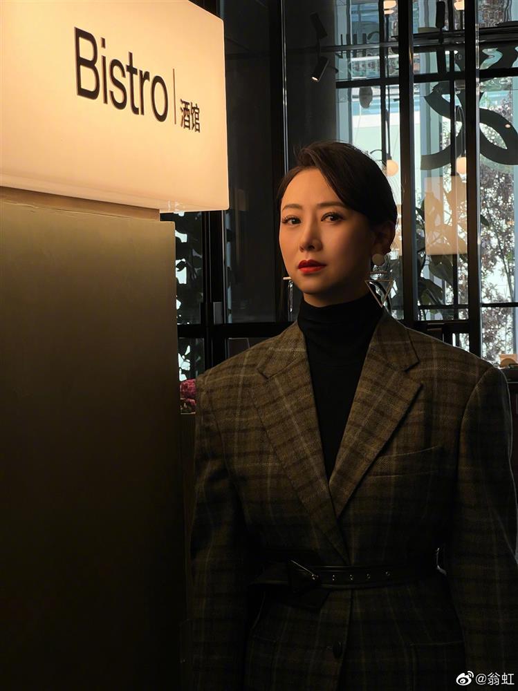 Ôn Bích Hà và Ông Hồng chụp chung: Số phận Đát Kỷ ra sao?-9