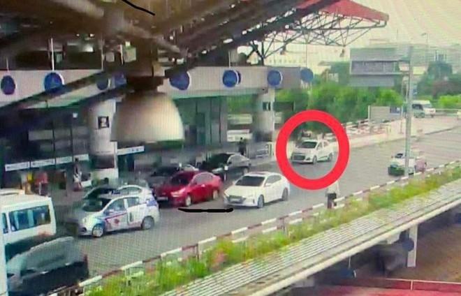 Từ phố cổ ra Nội Bài, tài xế taxi chém khách 2,7 triệu đồng-1